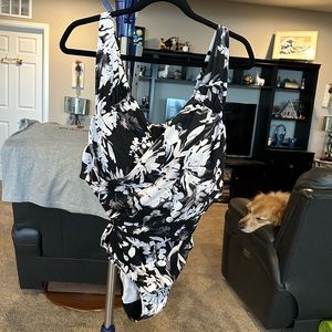 Swimsuits for all black and white floral one piece size 16